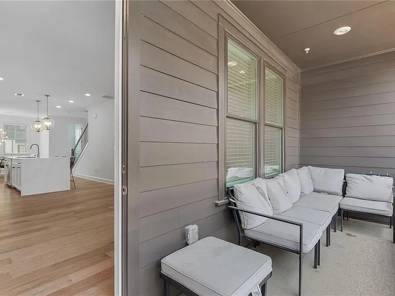 6543 Beacon Dr — Photo 10