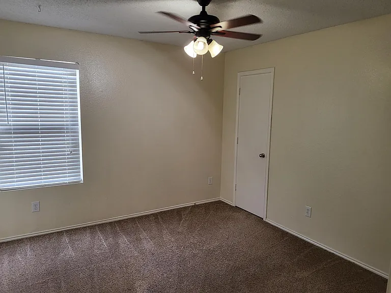 2404 Grover Cleveland Dr — Photo 10