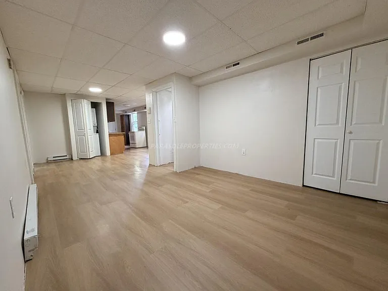 919 Clay Ave — Photo 7