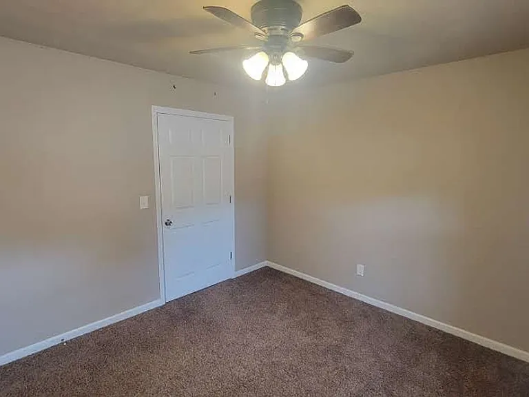 1 Emma Kate Cir #C — Photo 15