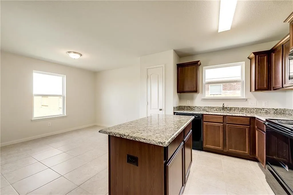 4 bed, 1658 sqft, $1,850 — Photo 2