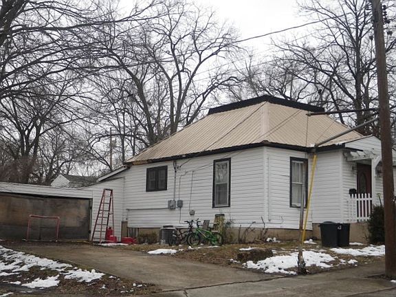 3rd image of 310 Bennett St