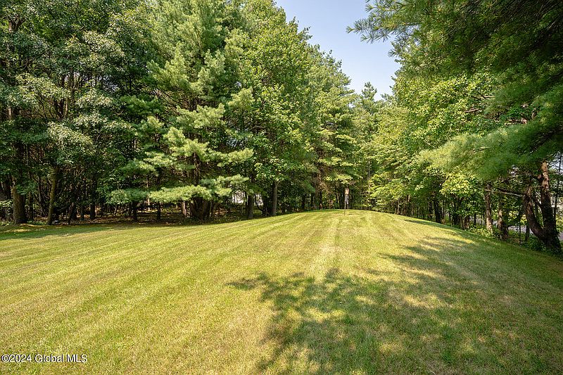 4th image of 385 Old Best Road