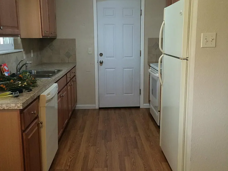 1438 Linden St — Photo 6