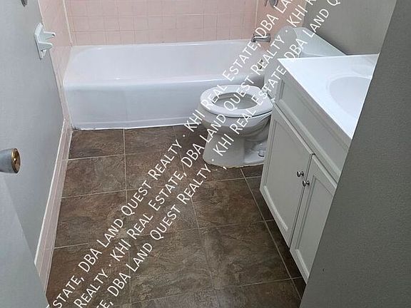 3rd image of 5414 58th Ave #14