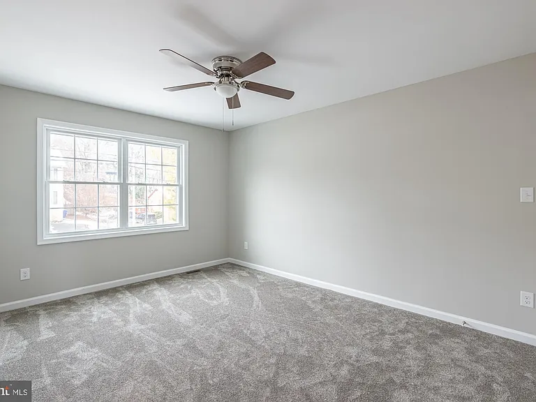 438 Hill St — Photo 17