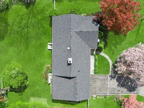 5th image of 17 Rock Ridge Drive