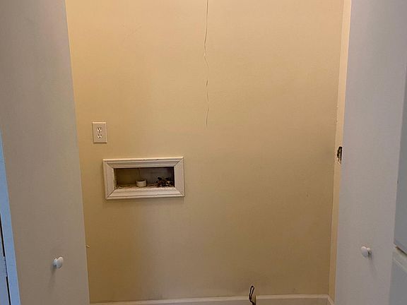 Laundry hook up