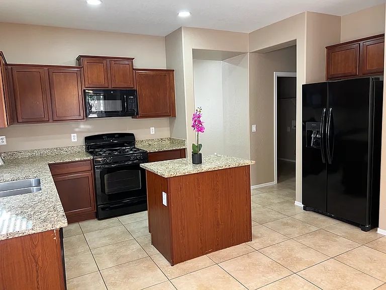 2381 N Monticello Dr — Photo 6