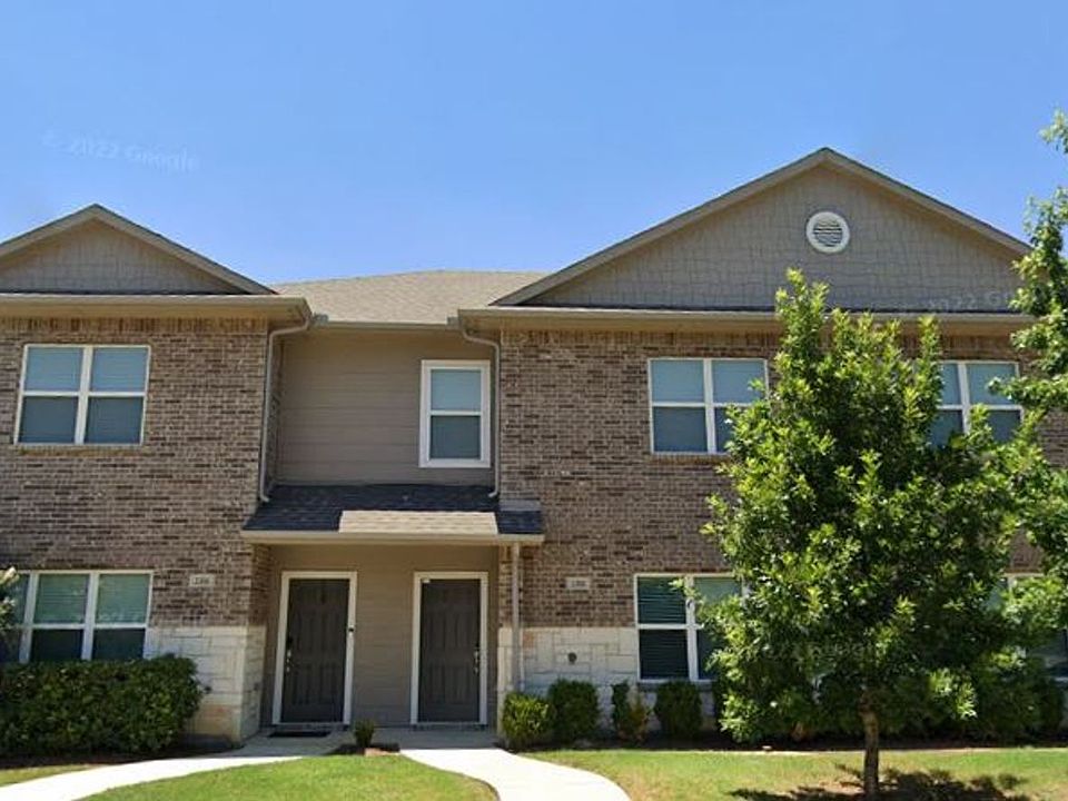 1st image of 1304 Lake Crest Ln