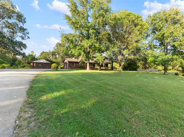 1300 Rachel Dr, Scott City, MO 63780