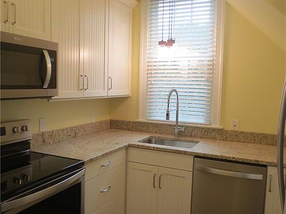 3rd image of 10107 Ogilvy Ln