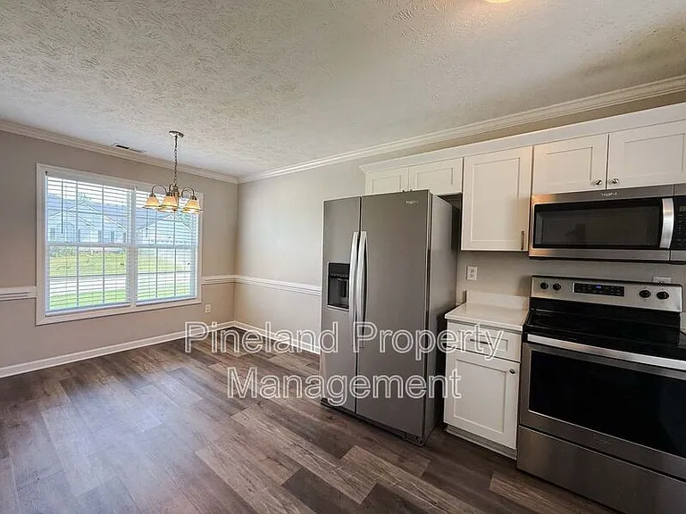 225 Shakerstone Dr — Photo 3