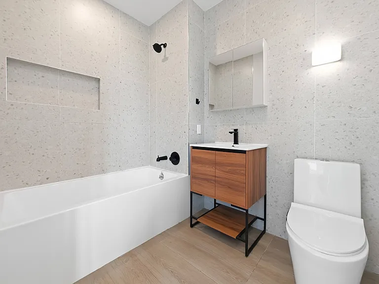 31-61 Vernon Blvd #5B — Photo 14