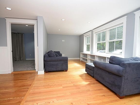 2nd image of 204 Bedford Rd Floor 1