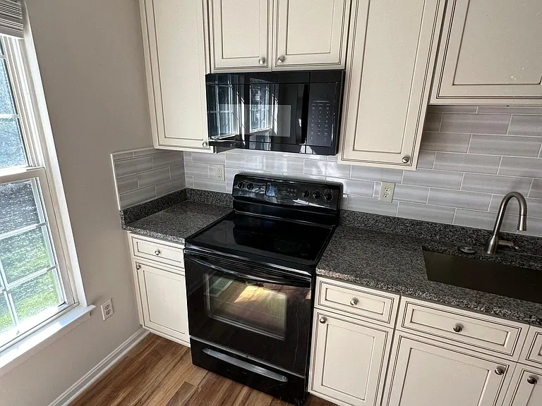 1915 Christiana Ct — Photo 10