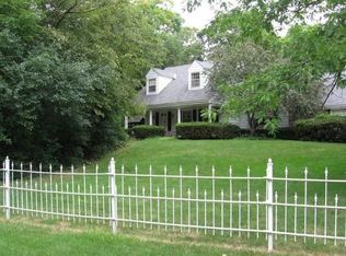 14322 W Crest View Dr, New Berlin, WI 53151