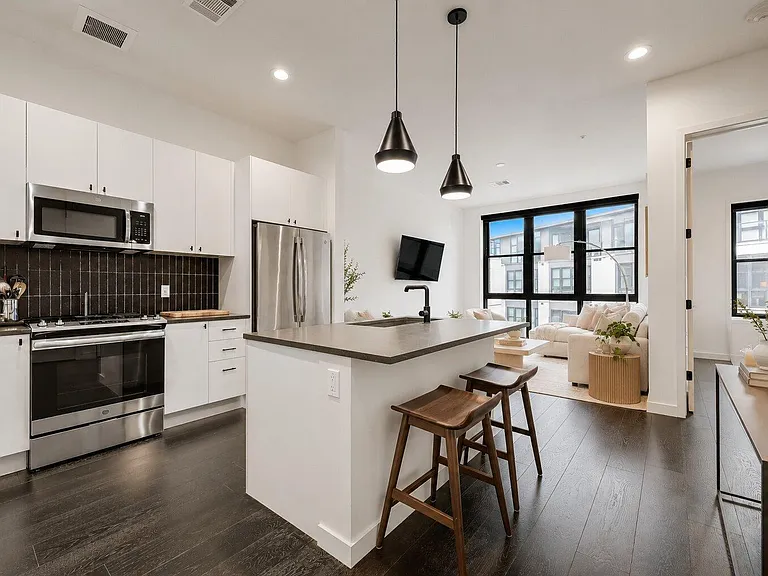 800 Embassy Dr #513 — Photo 2