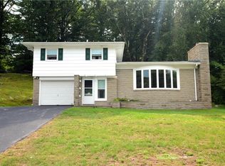 8 Sir Charles Rd, Lincoln, RI 02865