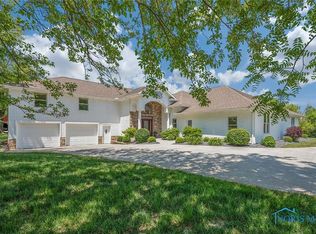 720 Fostoria Rd, Northwood, OH 43619