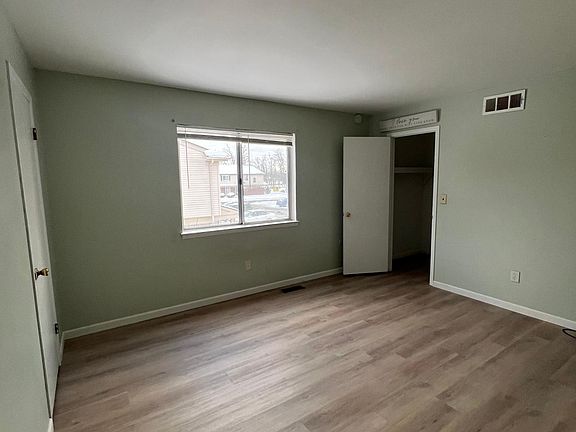 2nd image of 15578 Dupage Blvd