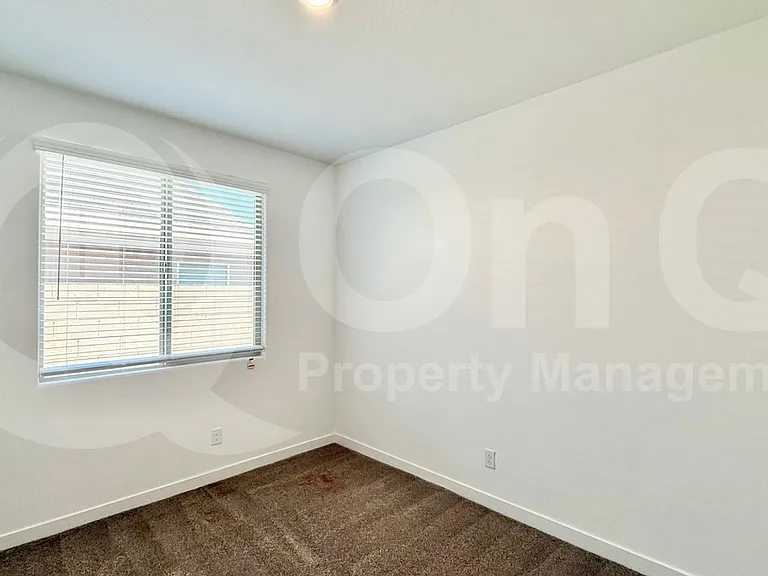 16416 W Saguaro Park Ln — Photo 11