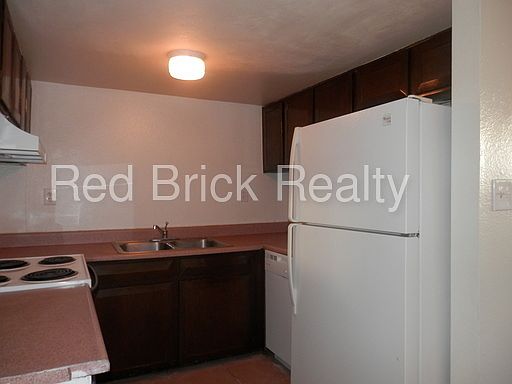 4th image of 2640 N 43rd Ave