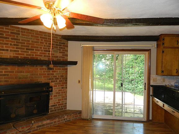 5th image of 329 College St