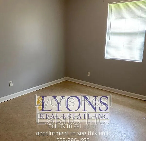1100 S Gordon Ave #D — Photo 4