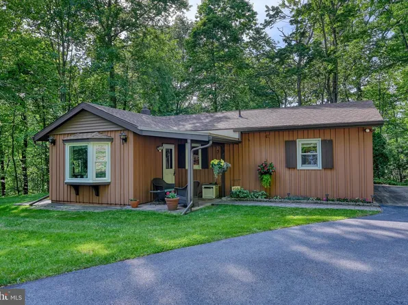 2216 S Galen Hall Rd, Reinholds, PA 17569