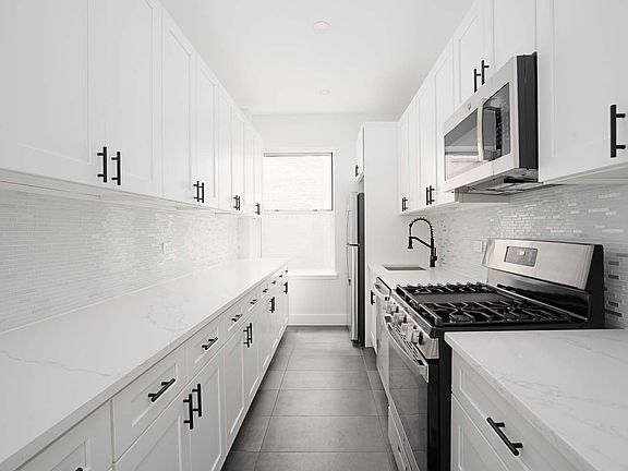 2nd image of 714 W 181st St APT 32