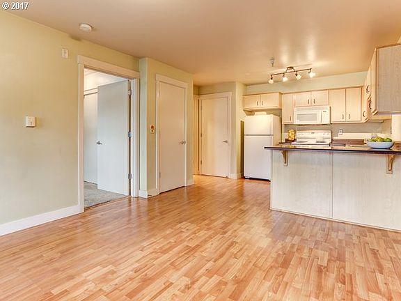 3rd image of 9817 NE Irving St APT 205