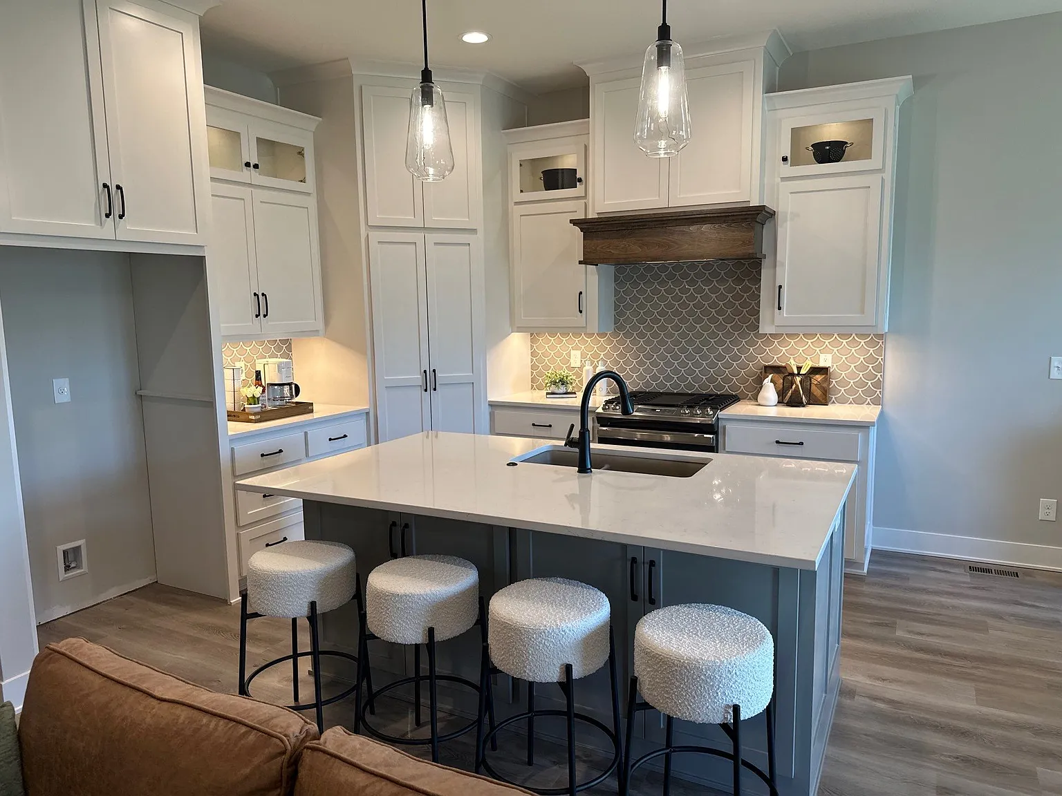 4 bed, 2325 sqft, $3,025 — Photo 4