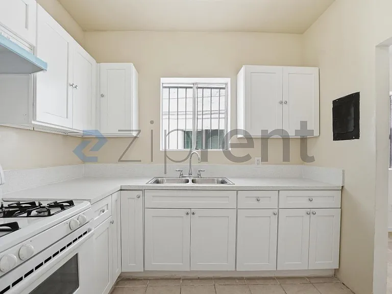 1513 W 12th Pl #4 — Photo 11