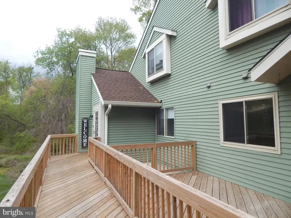 339 Green Meadow Ln, Horsham, PA 19044