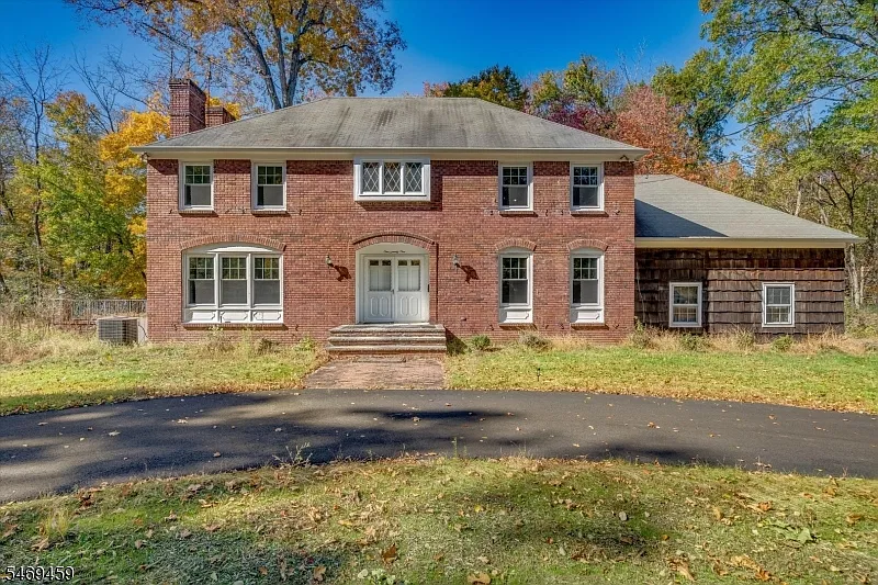 4 bed, 2.5 bath, $5,300 — Photo 1