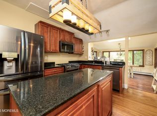 19 Reids Hill Rd, Morganville, NJ 07751