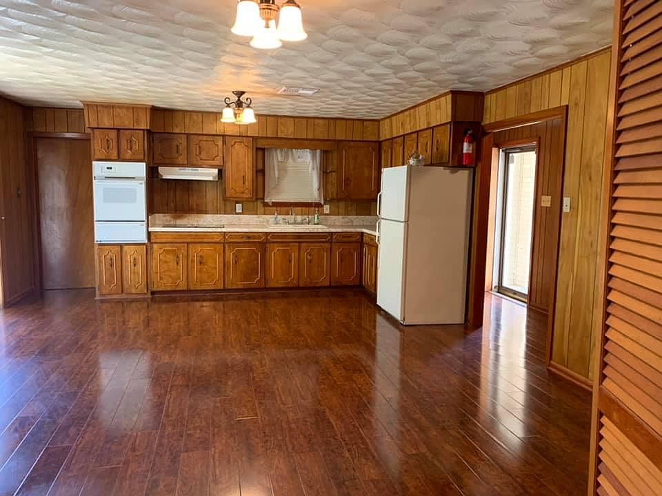 2nd image of 305 Bernard Ave