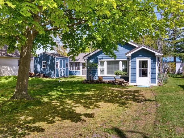 7566 8th St, Sodus Pt, NY 14555