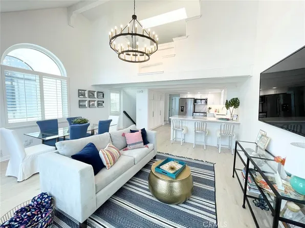 320 Rossmore Dr, Oxnard, CA 93035