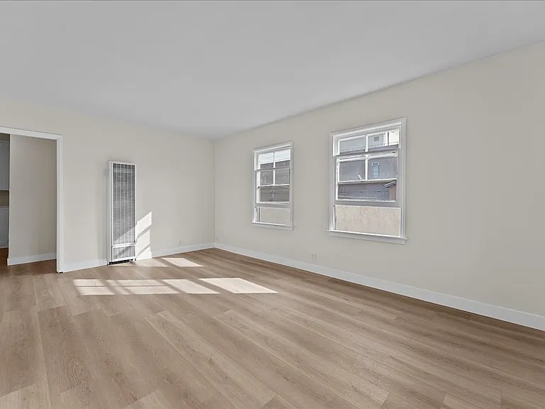 1922 Locust Ave #8 — Photo 1
