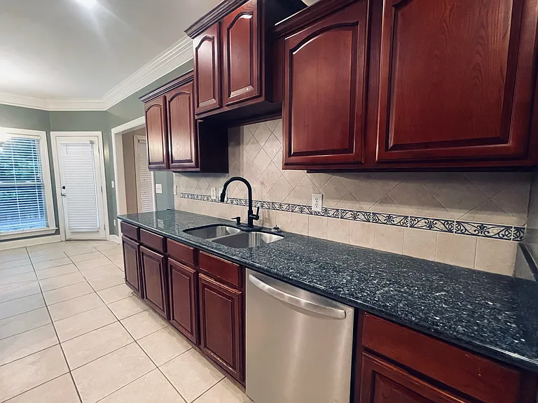 500 Crestview Ln — Photo 12