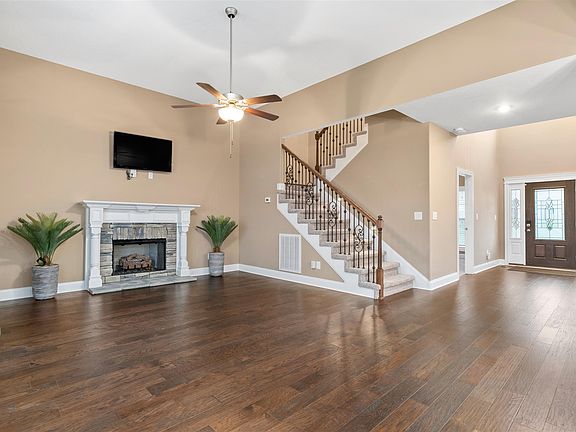 4th image of 1131 Hilliard Ln