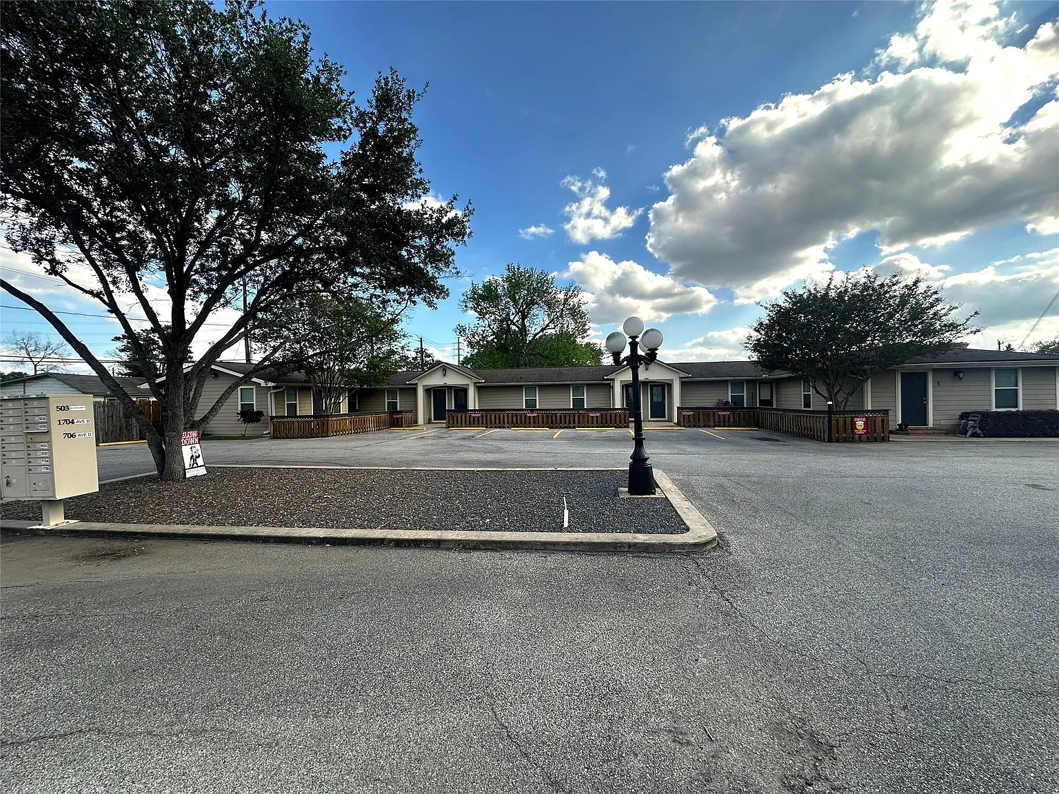 1 bed, 1.0 bath, 450 sqft, $875 — Photo 2