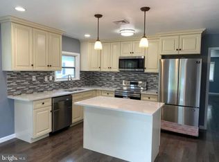 4 Caribbean St, Toms River, NJ 08757