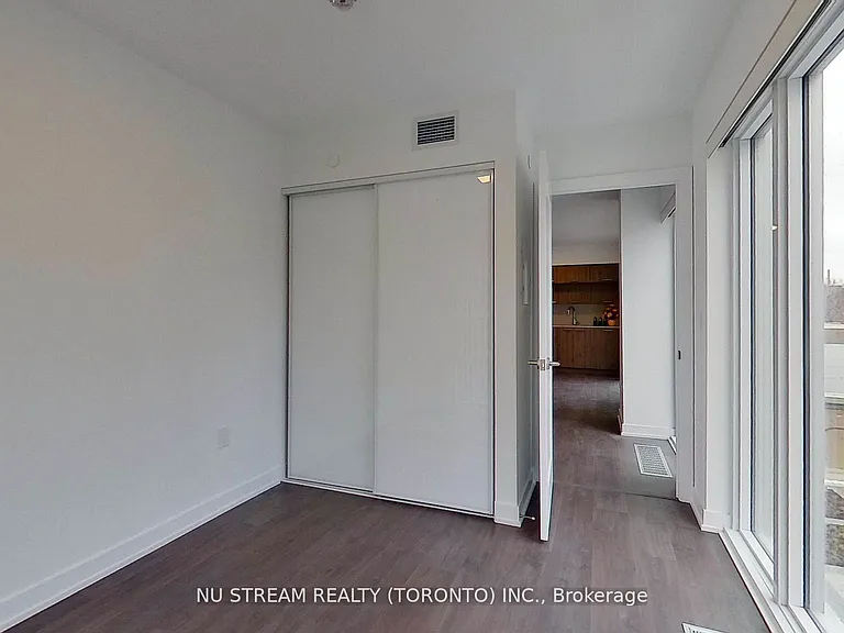 50 McCaul St #405 — Photo 24