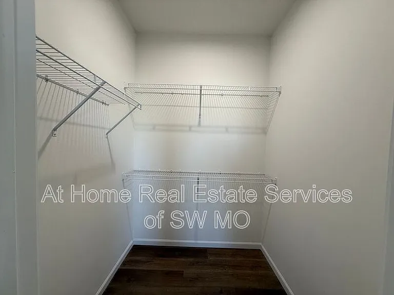 199 W Oaklawn St — Photo 13