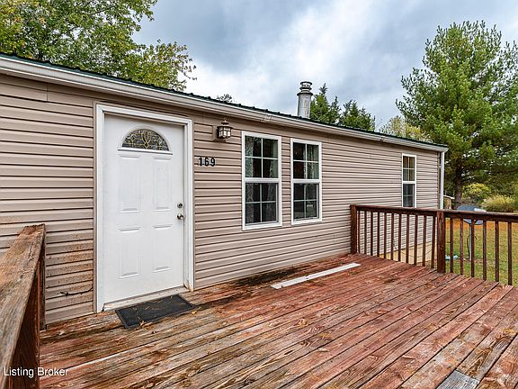 3rd image of 169 Pine Oak Dr