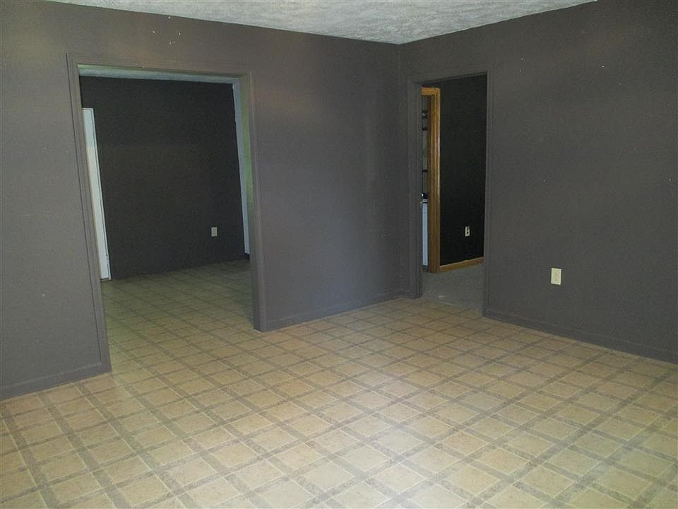2nd image of 938 Elm St