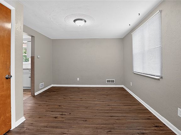 4th image of 1322 Romine Ave